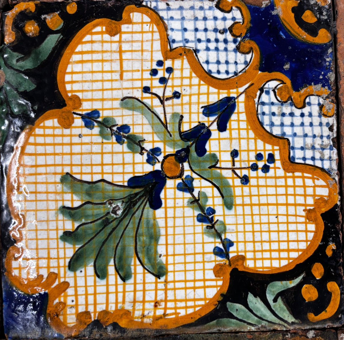 Sol en majolique antique avec rosace centrale – "Fabbrica Privileggiata dei Colonnesi" – ca. 18-photo-1