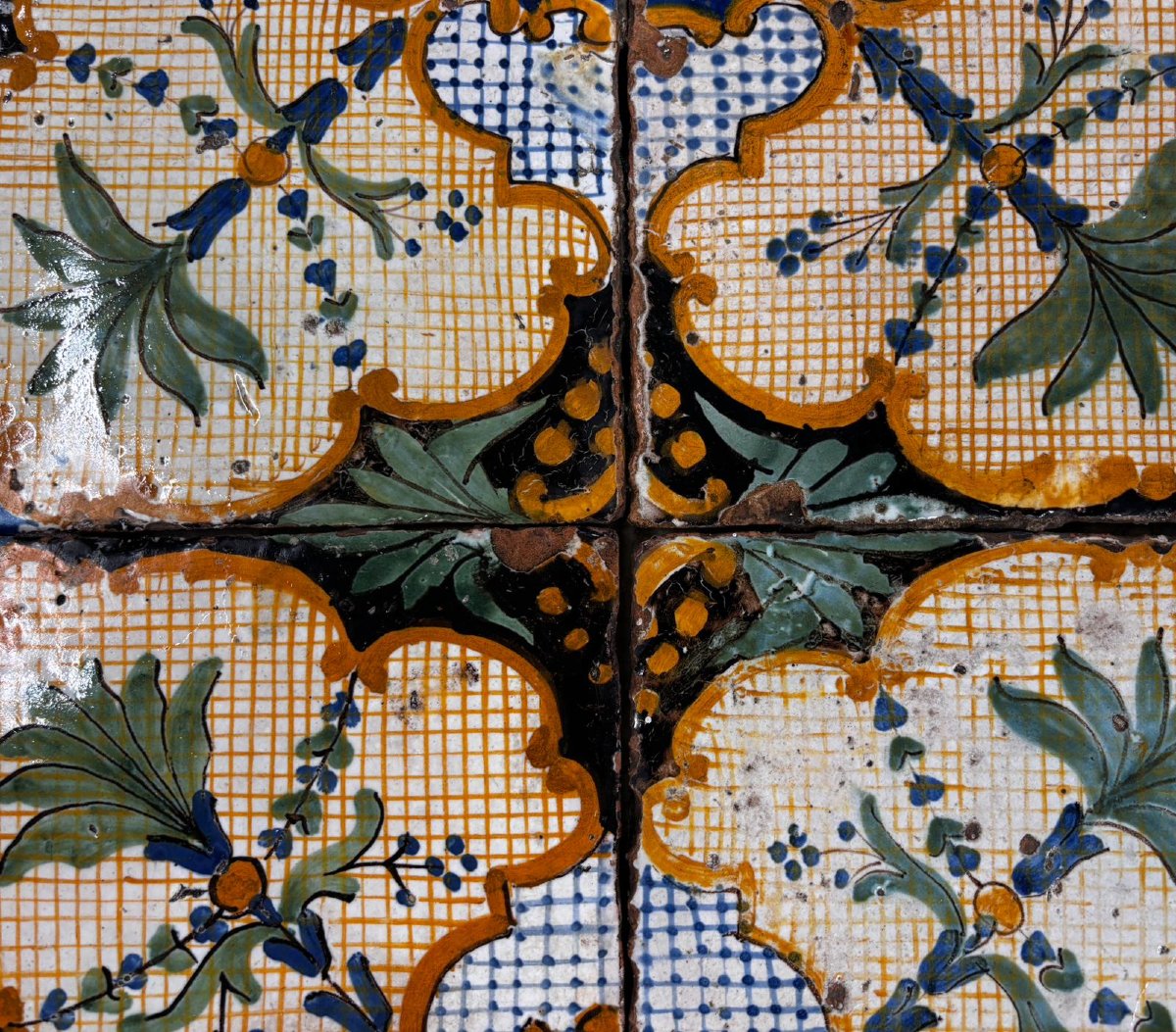 Sol en majolique antique avec rosace centrale – "Fabbrica Privileggiata dei Colonnesi" – ca. 18-photo-3