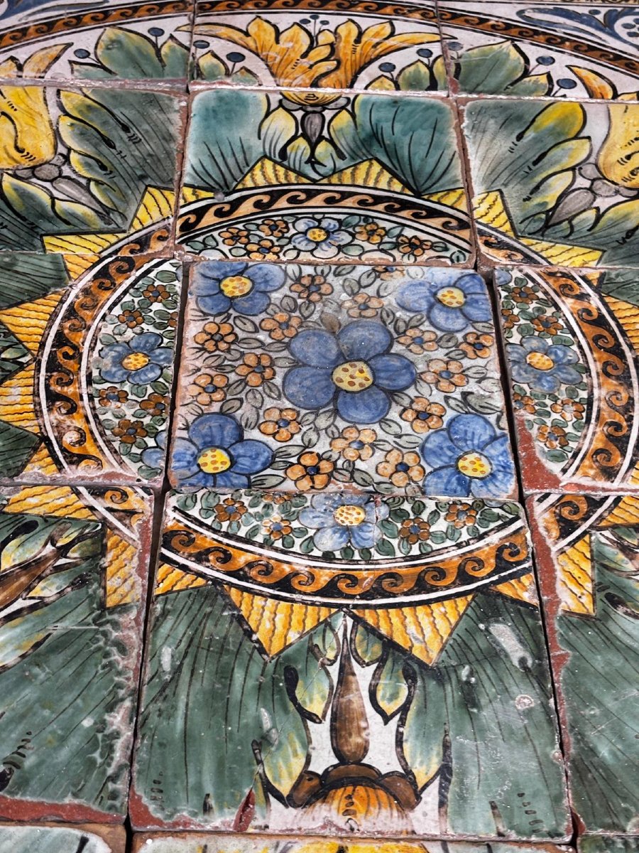 Sol en majolique antique avec rosace centrale – "Fabbrica Privileggiata dei Colonnesi" – ca. 18-photo-6