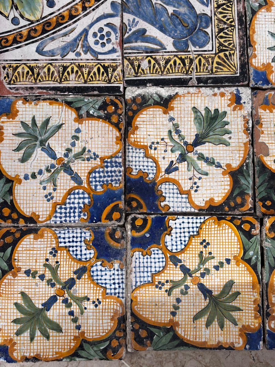 Sol en majolique antique avec rosace centrale – "Fabbrica Privileggiata dei Colonnesi" – ca. 18-photo-7