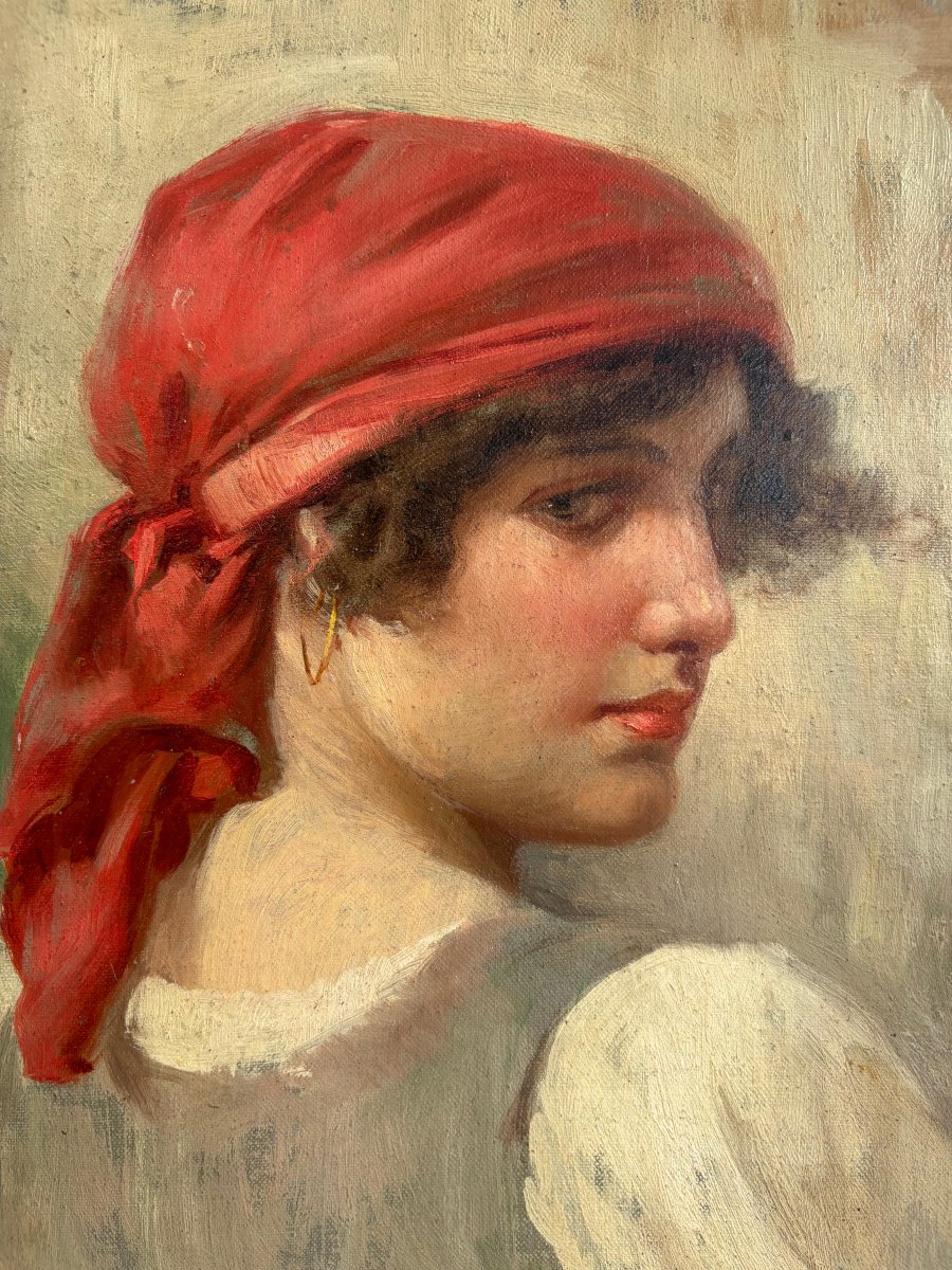 Portrait d'une femme coiffée d'un foulard rouge  -photo-3