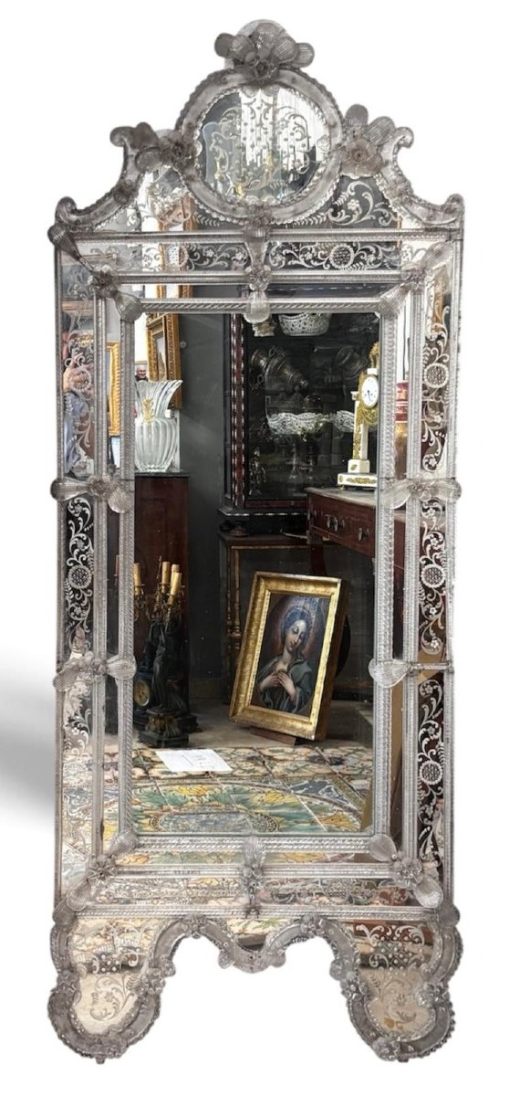 Large Venetian Mirror Made Of Engraved Murano Glass – Early 20th Century