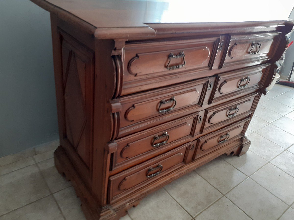 Lombard Walnut Commode, '600