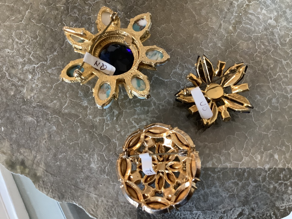 There Gold-platea Metal Pins With Crystals From 1960-photo-1