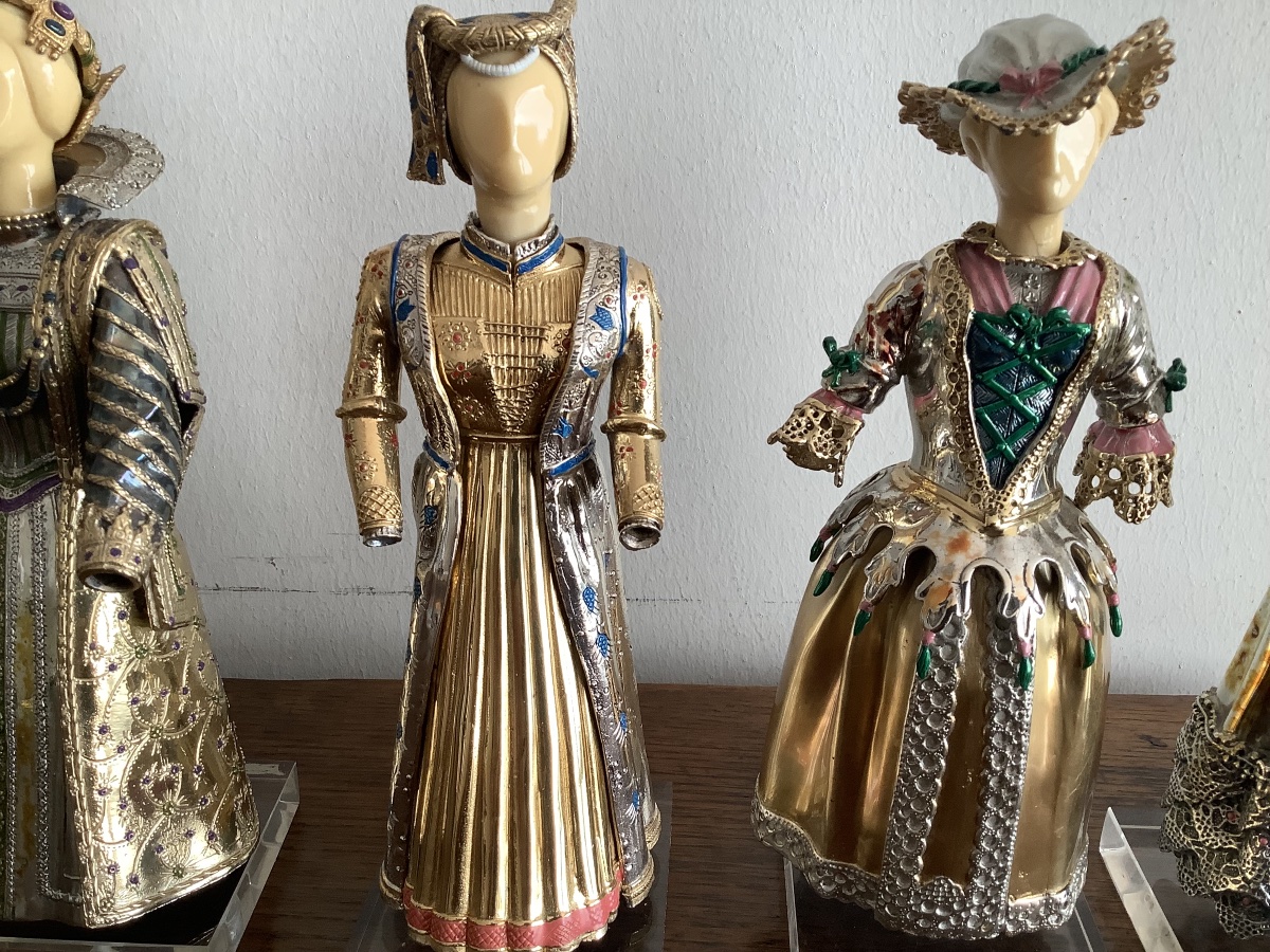 Four Silver And Gold Sculptures Depicting The History Of Ancient Fashion, 20th Century, Italy-photo-4