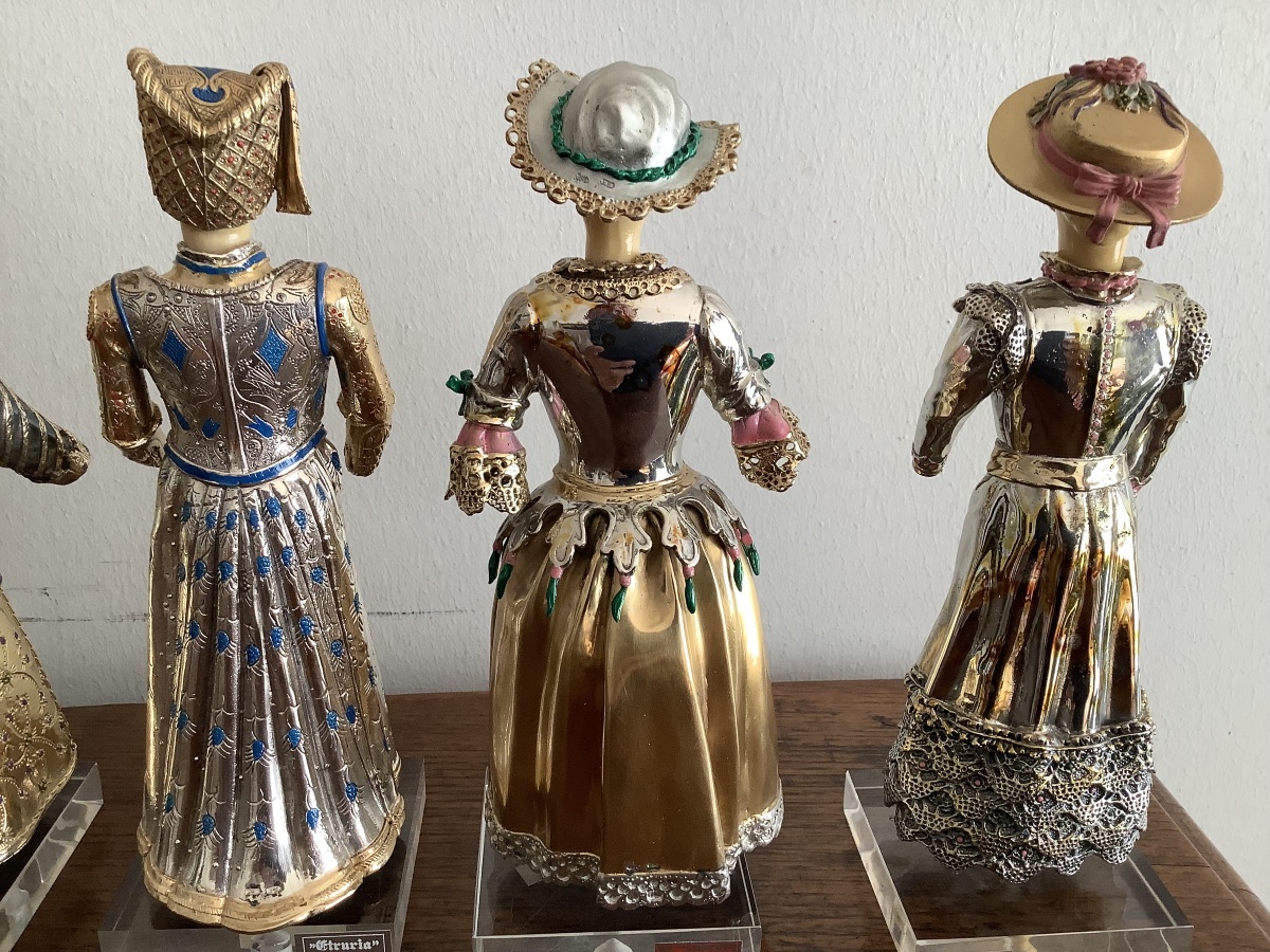 Four Silver And Gold Sculptures Depicting The History Of Ancient Fashion, 20th Century, Italy-photo-3