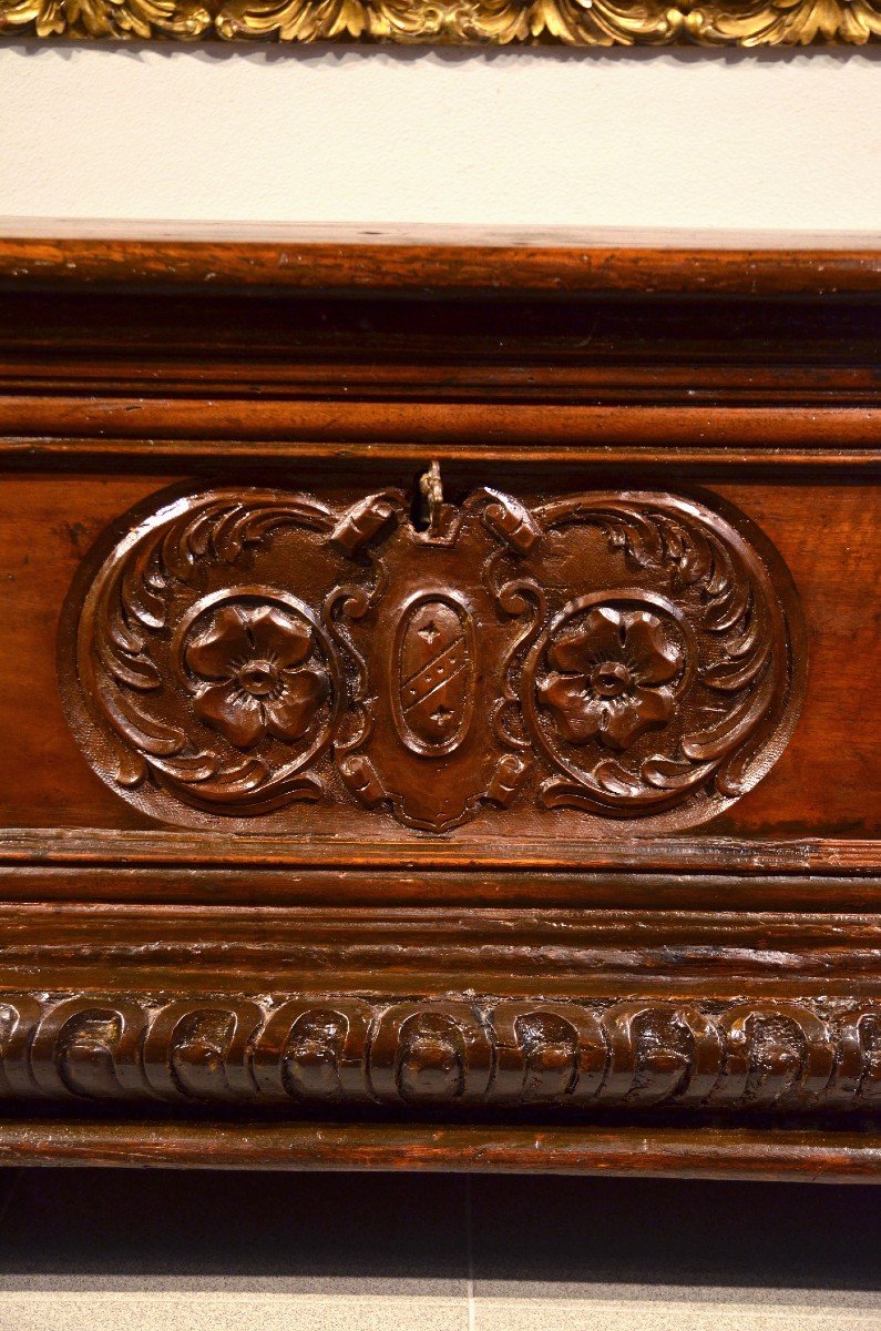 Italian Chest In Carved Walnut Wood, Lombardy (bergamum) Seventeenth Century-photo-5