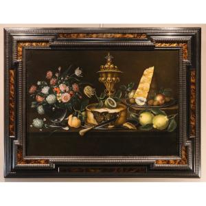 Peintre flamand XVIIIe siècle, Nature morte avec des fleurs et fruits, un gâteau, un calice