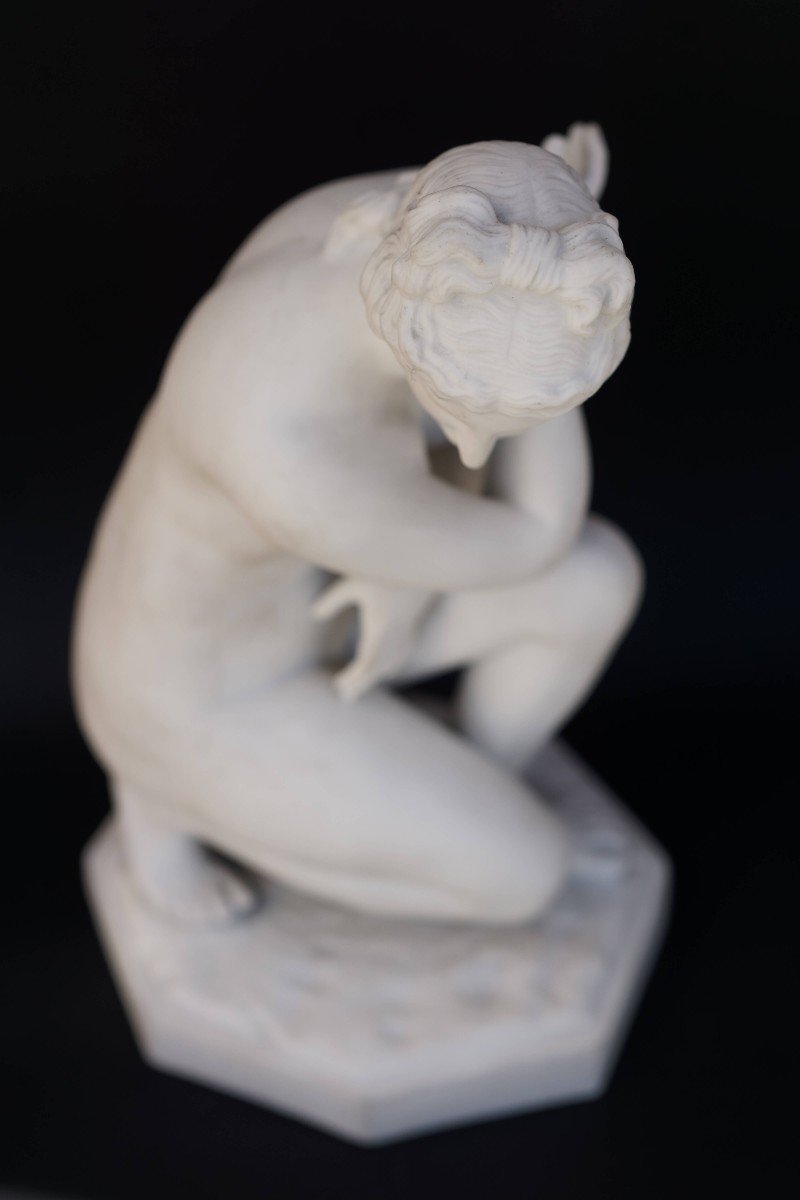 19th Crouching Venus Neoclassical Bisque Sculpture -photo-1