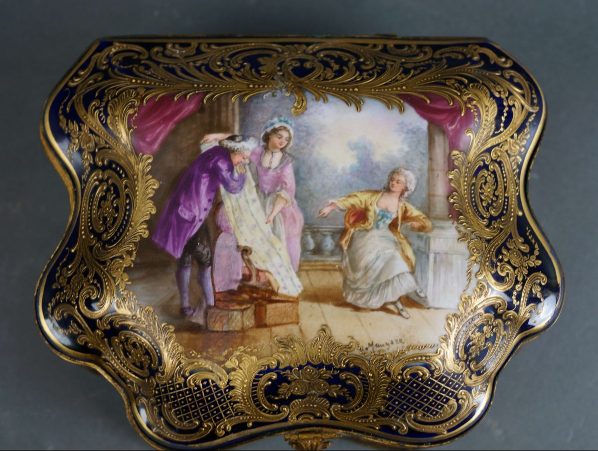 19th Napoleon III Large Blue Sèvres Porcelain Casket-photo-3