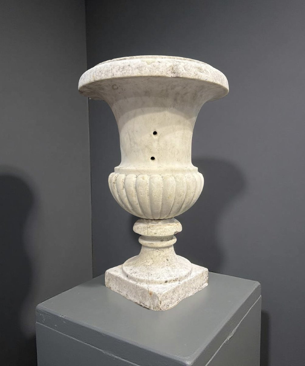 17th Italian Pair Of Medici Vases In Carrara Marble-photo-2