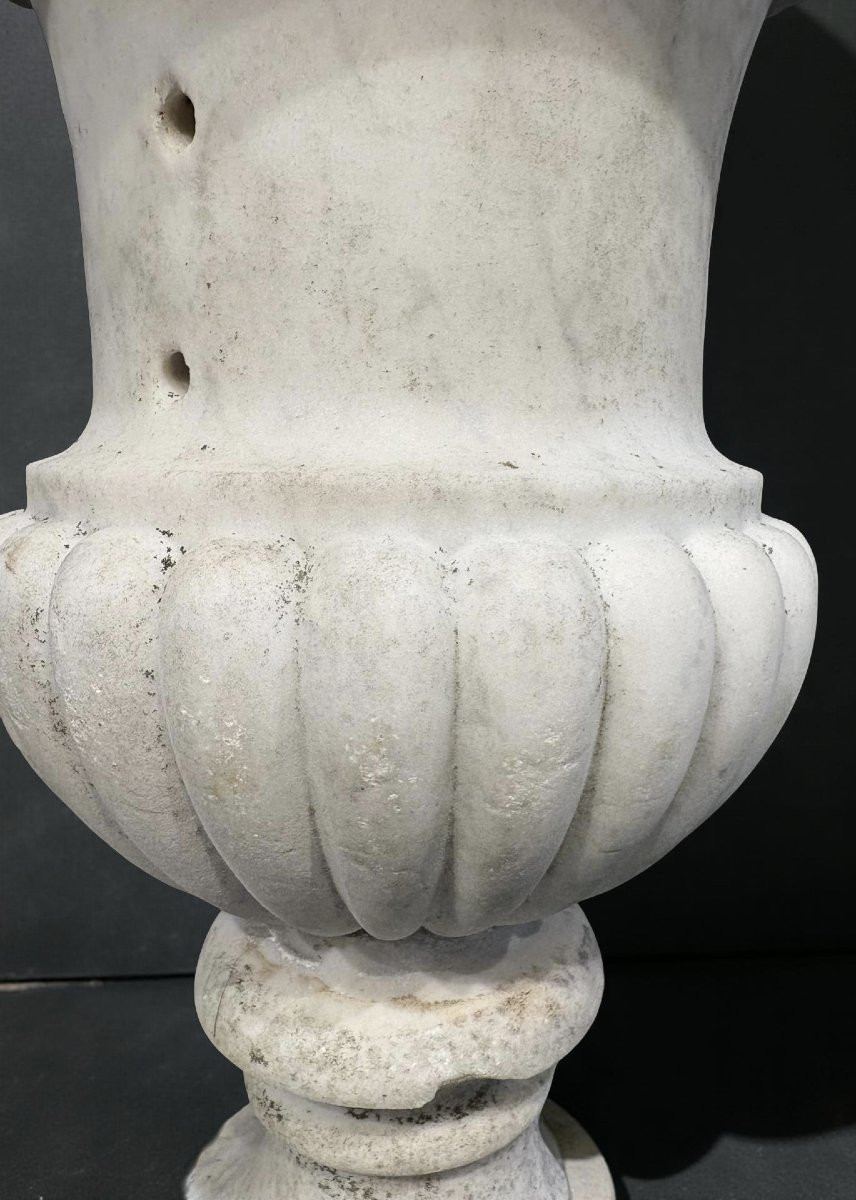 17th Italian Pair Of Medici Vases In Carrara Marble-photo-4