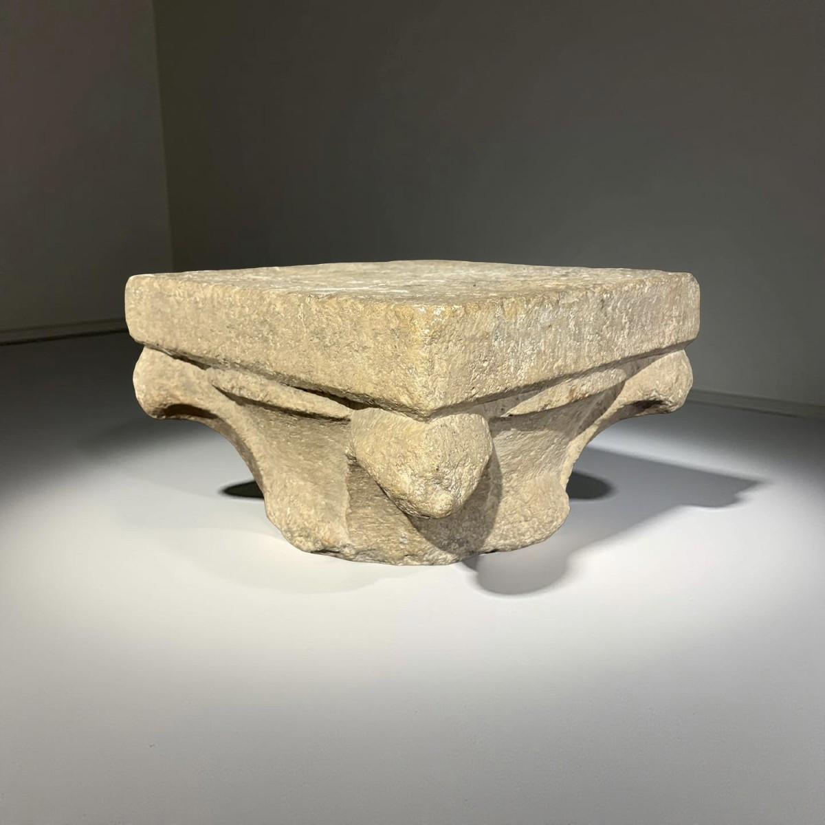 Chapiteau en Pierre Médiéval Lombardie, XIVe-XVe siècle