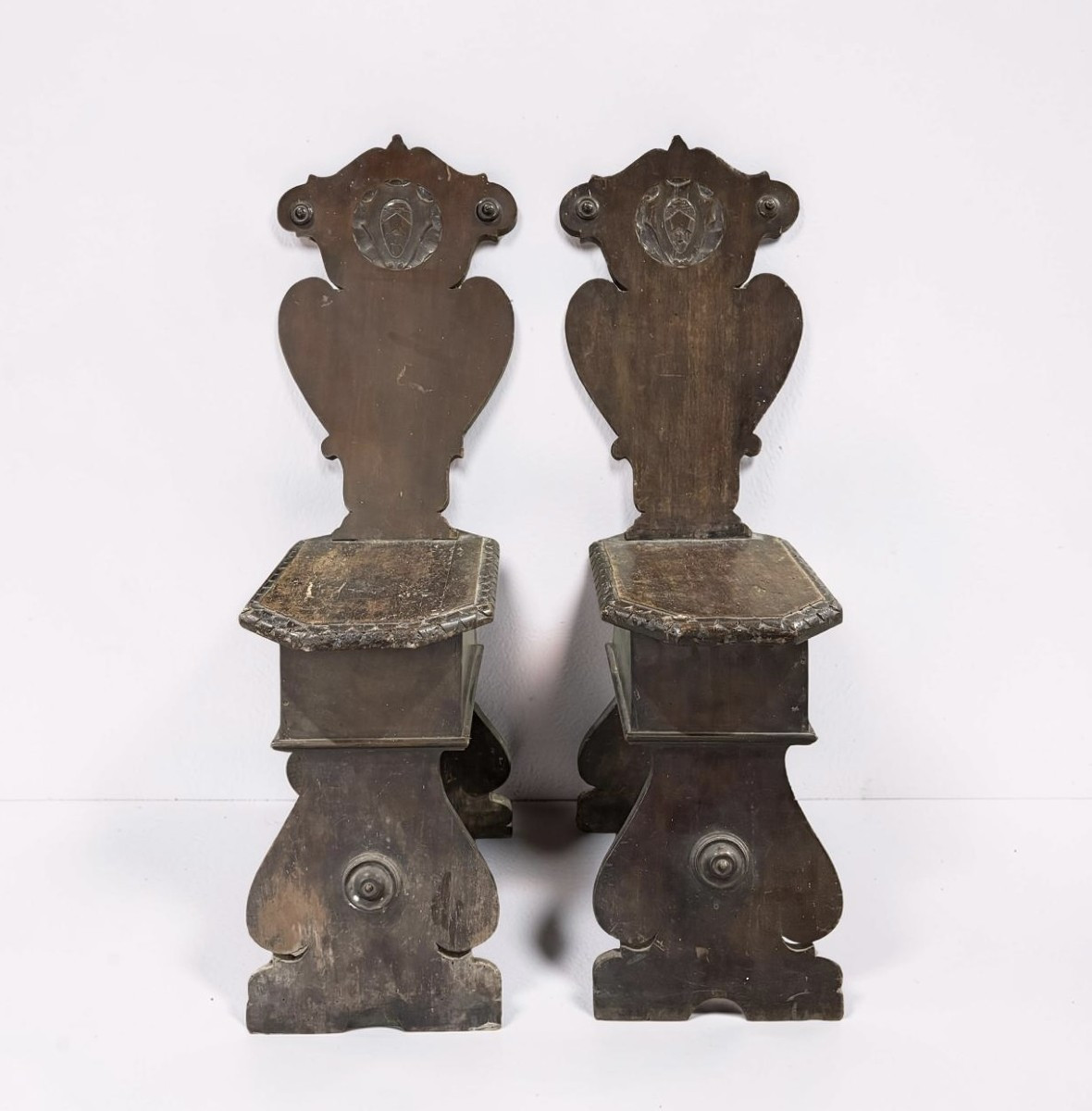 Paire de Chaise Renaissance en Noyer  aux Armoiries Italie 19éme