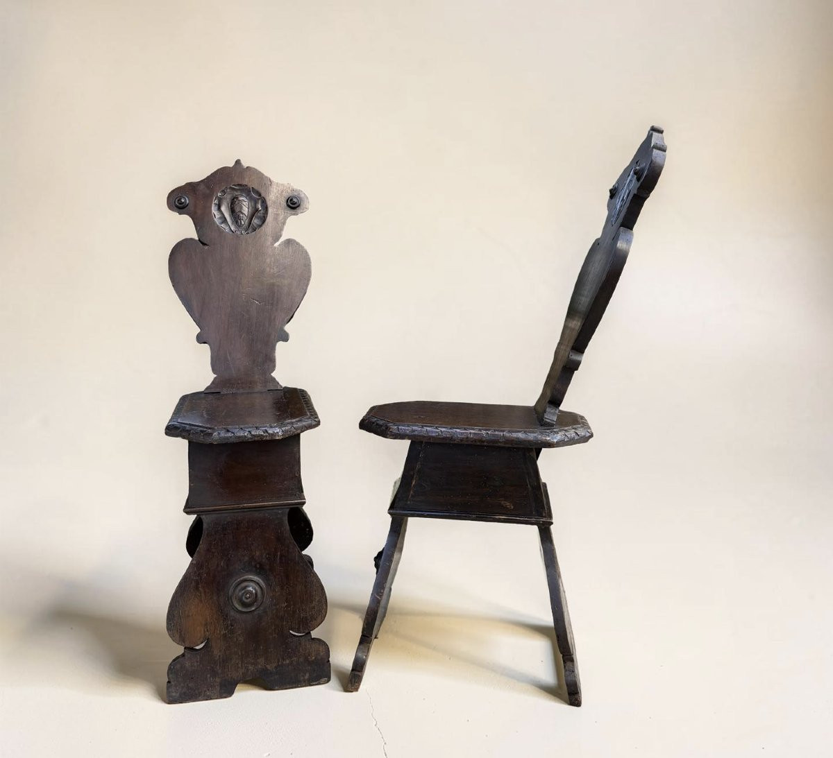 Paire de Chaise Renaissance en Noyer  aux Armoiries Italie 19éme-photo-2