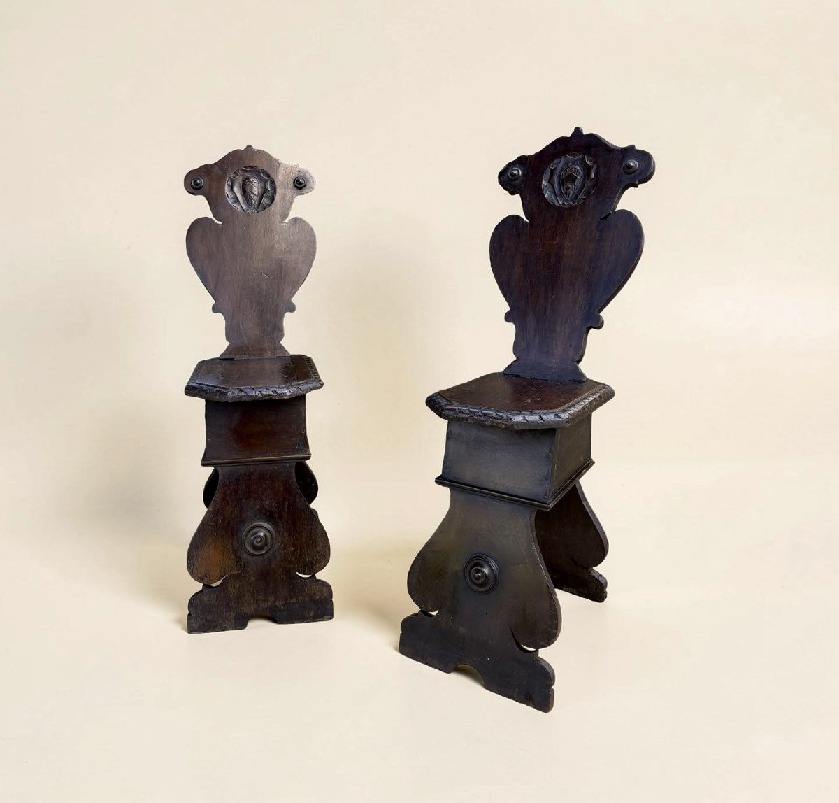 Paire de Chaise Renaissance en Noyer  aux Armoiries Italie 19éme-photo-4