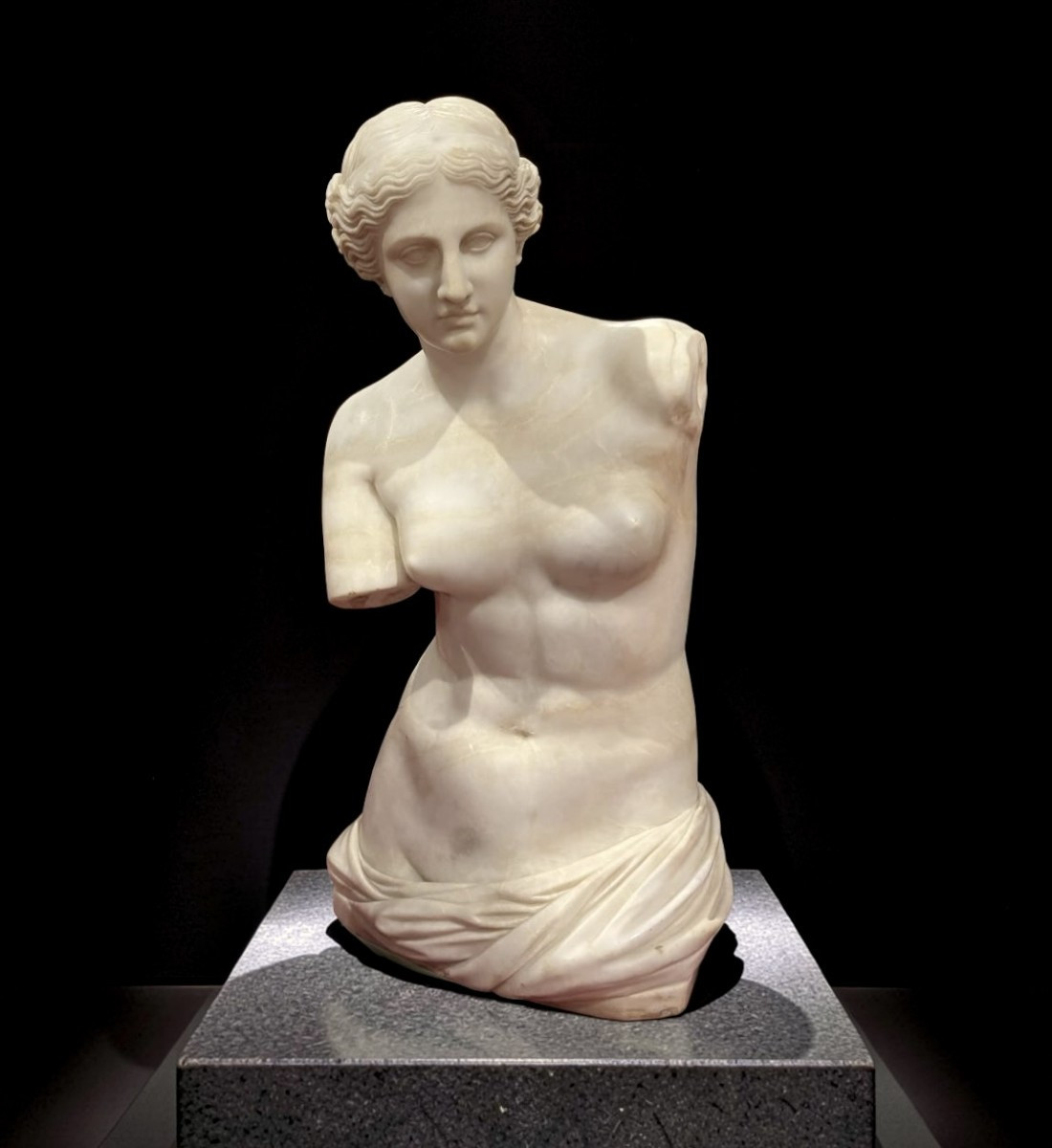 Torse de Vénus Grande Sculpture Néoclassique Grand Tour Albâtre 1860
