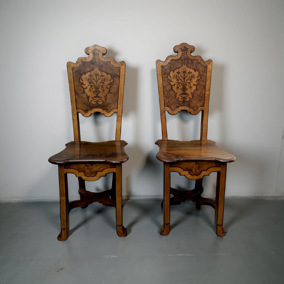 Rare paire de Chaises Marquetées Vénétie,  début XVIIIe siècle
