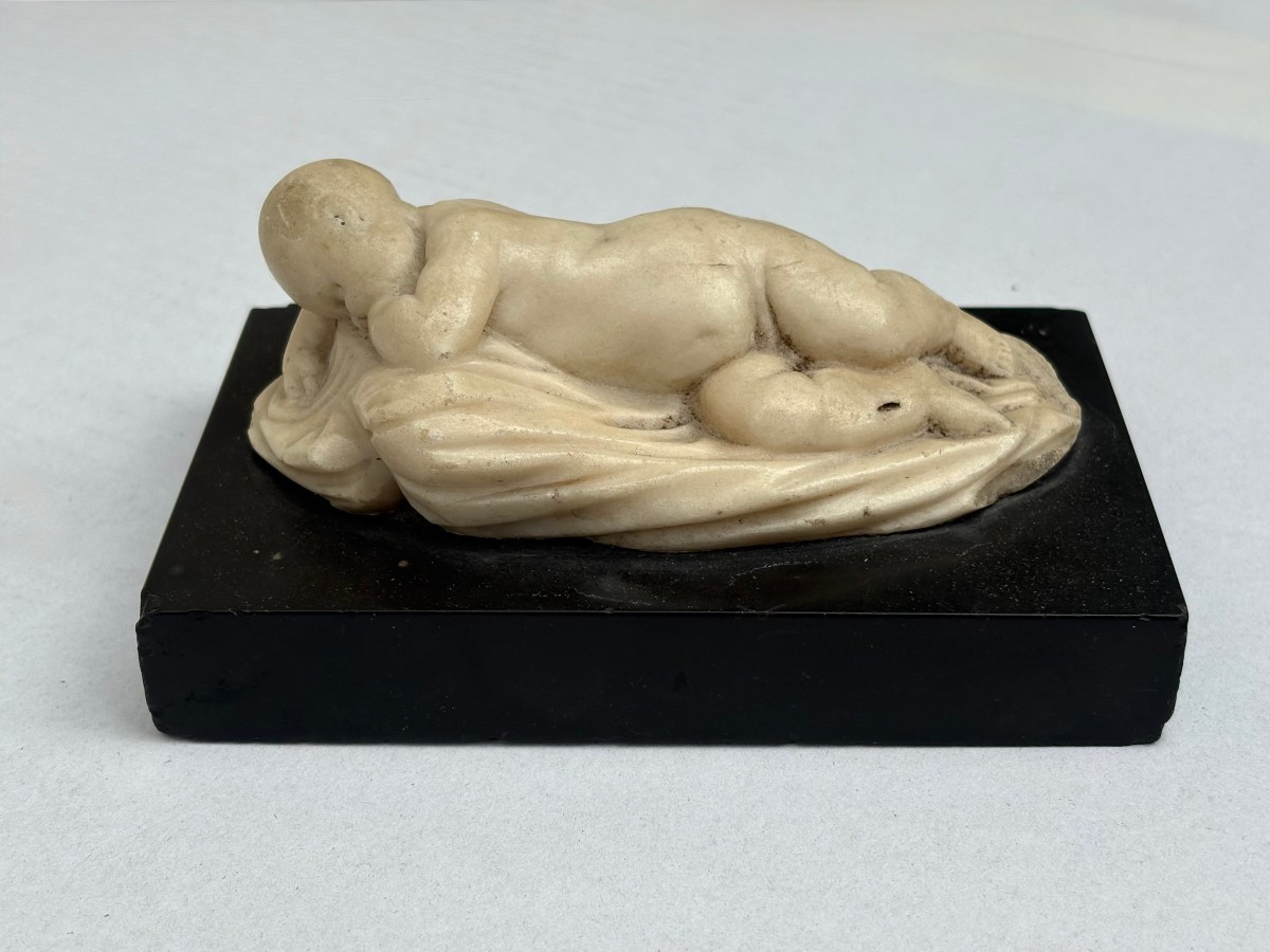 Sculpture en Marbre Grand Tour Putto Endormi d'après François Duquesnoy