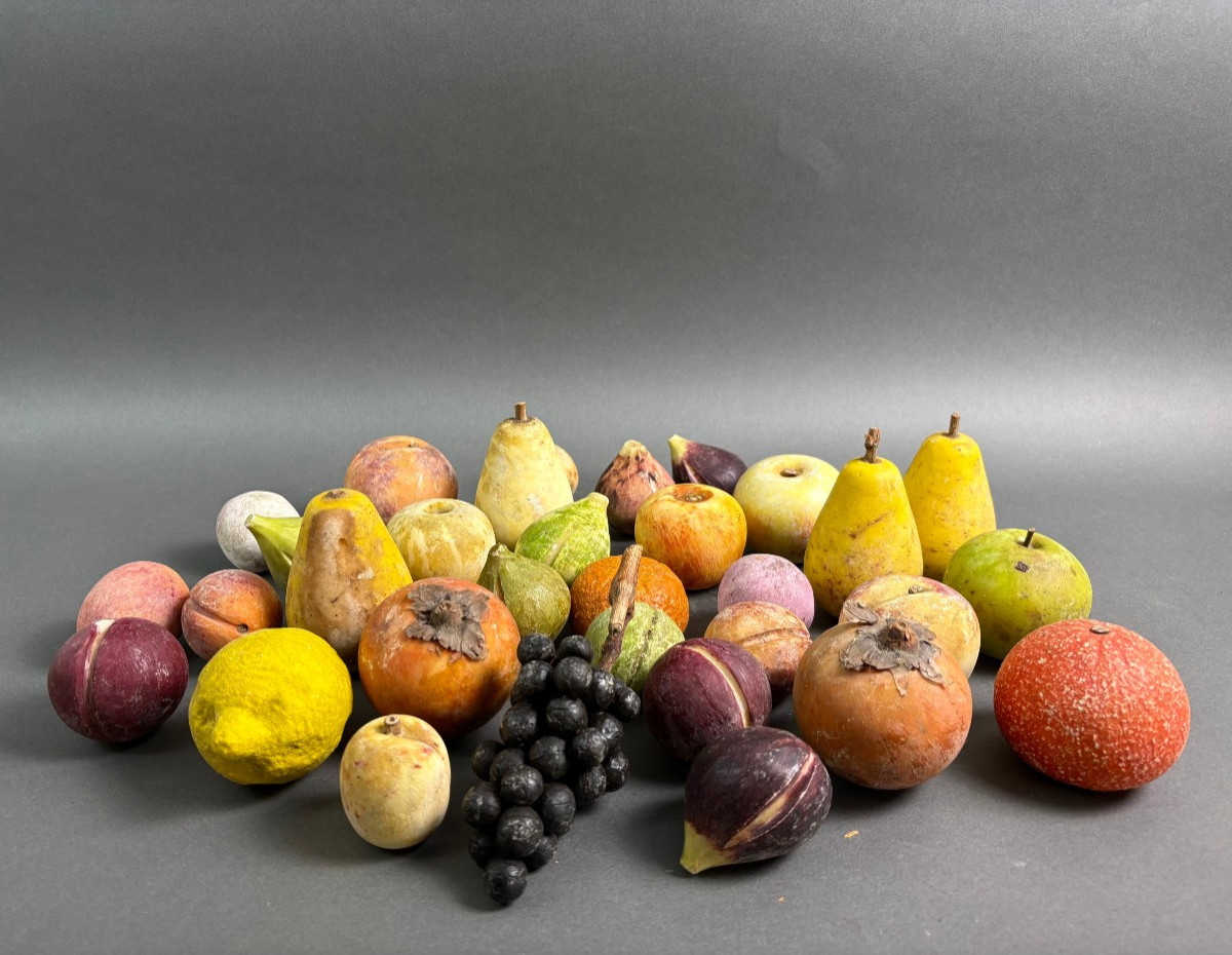 Lot de 32 Fruits en Marbre Italie 19éme