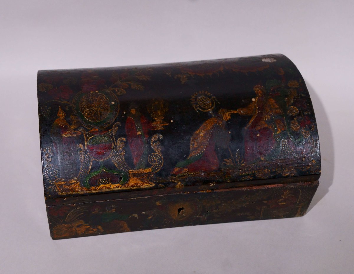 17th Lacquered And Gilded  Venetian Domed Box-photo-1