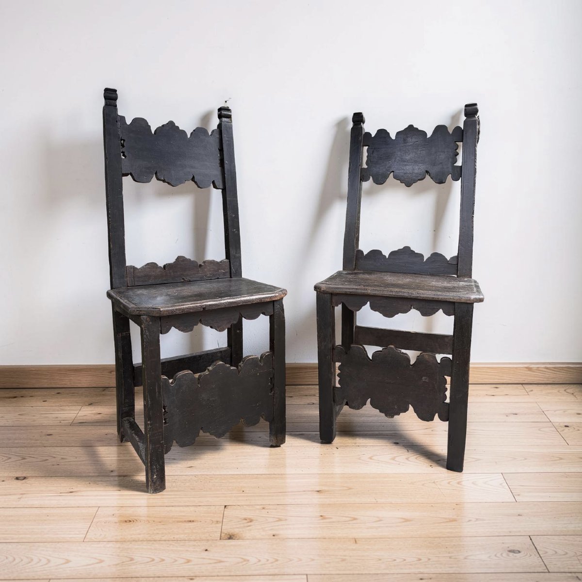 Pair Of 17th-century Lombard Fratine Chairs-photo-2