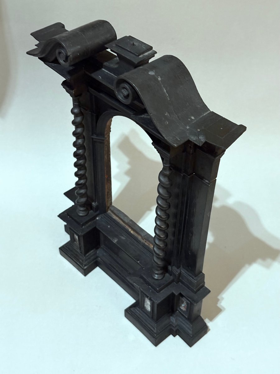 Early 17th Florentine Tabernacle-style Reliquary Frame In Ebony-photo-1