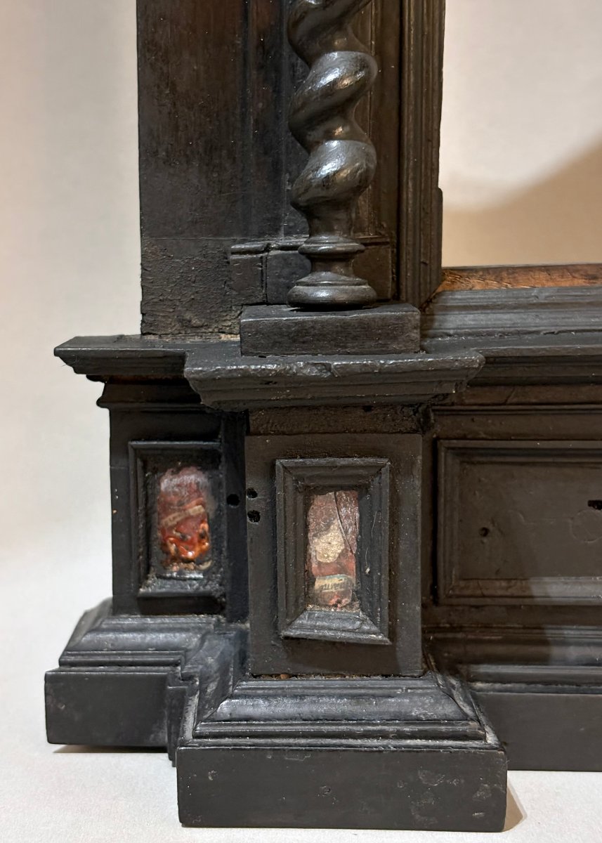 Early 17th Florentine Tabernacle-style Reliquary Frame In Ebony-photo-3
