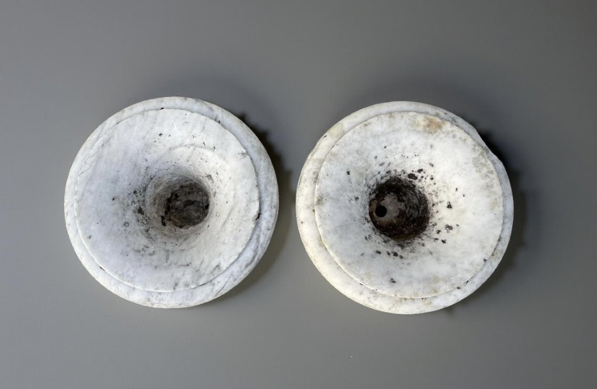 17th Pair Of Medici Vases In Carrara Marble-photo-4