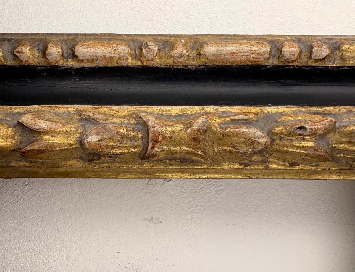 18th-century Emilia Carved And Gilded Wooden Collectible Frame-photo-2