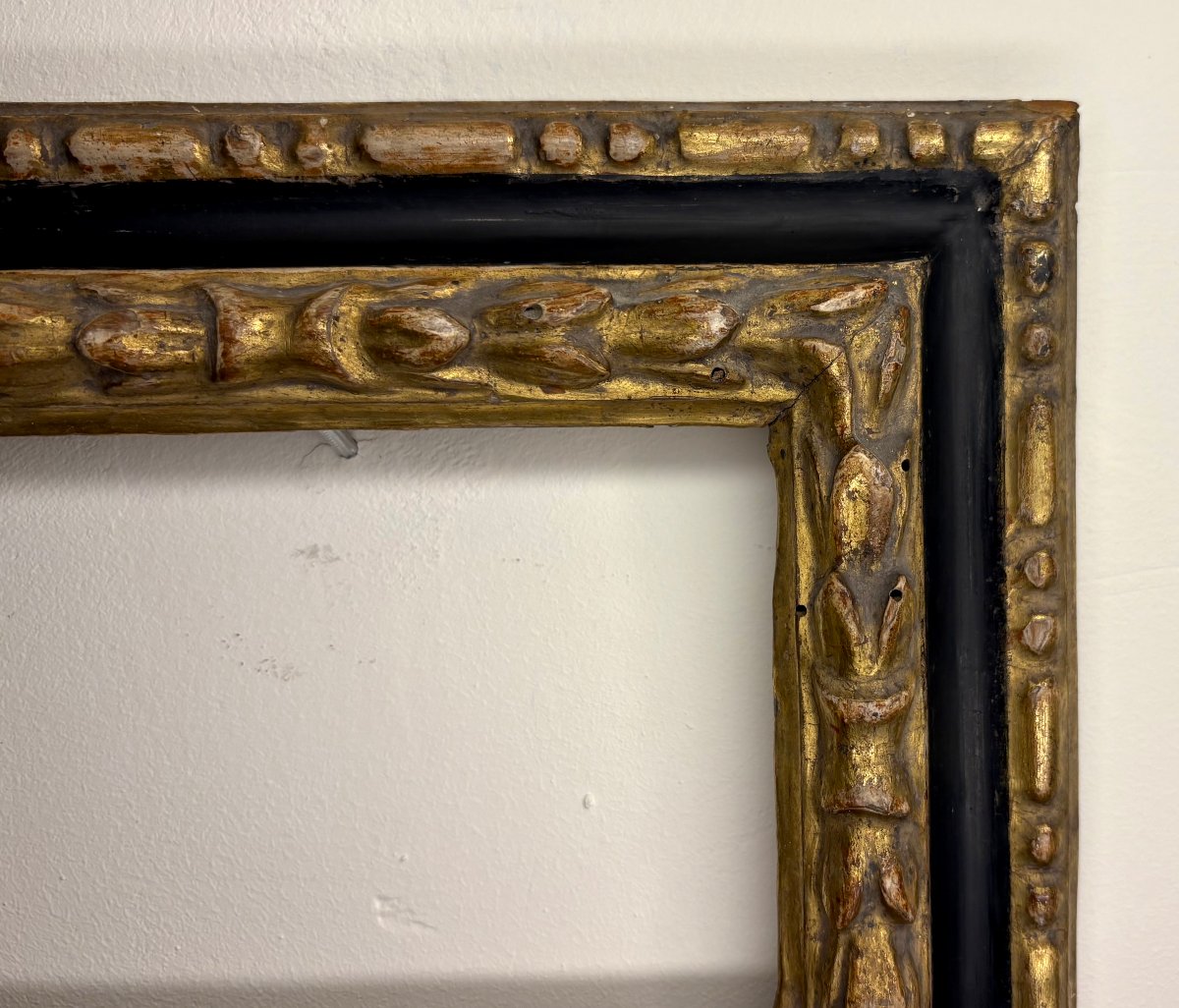18th-century Emilia Carved And Gilded Wooden Collectible Frame-photo-3