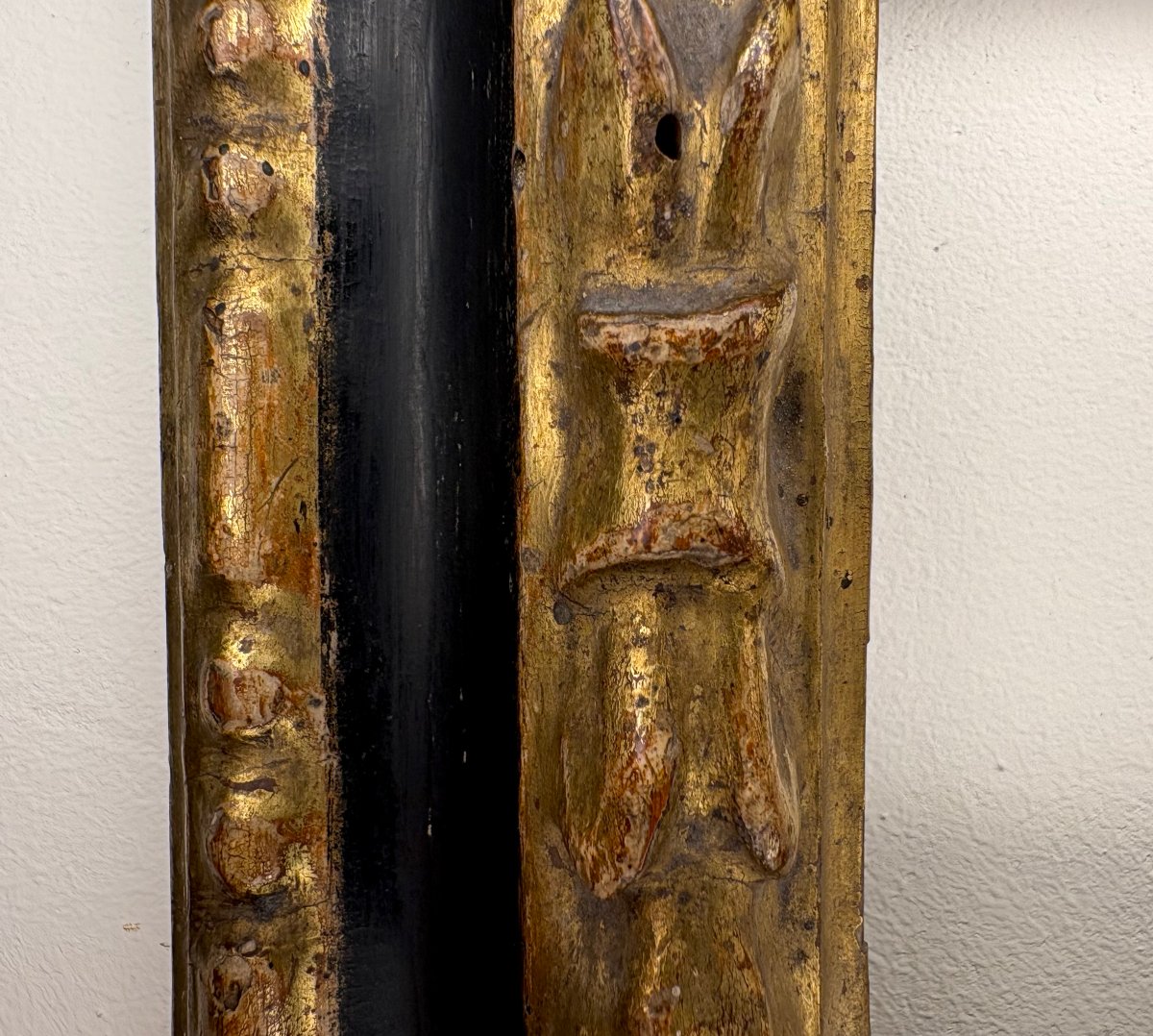 18th-century Emilia Carved And Gilded Wooden Collectible Frame-photo-1