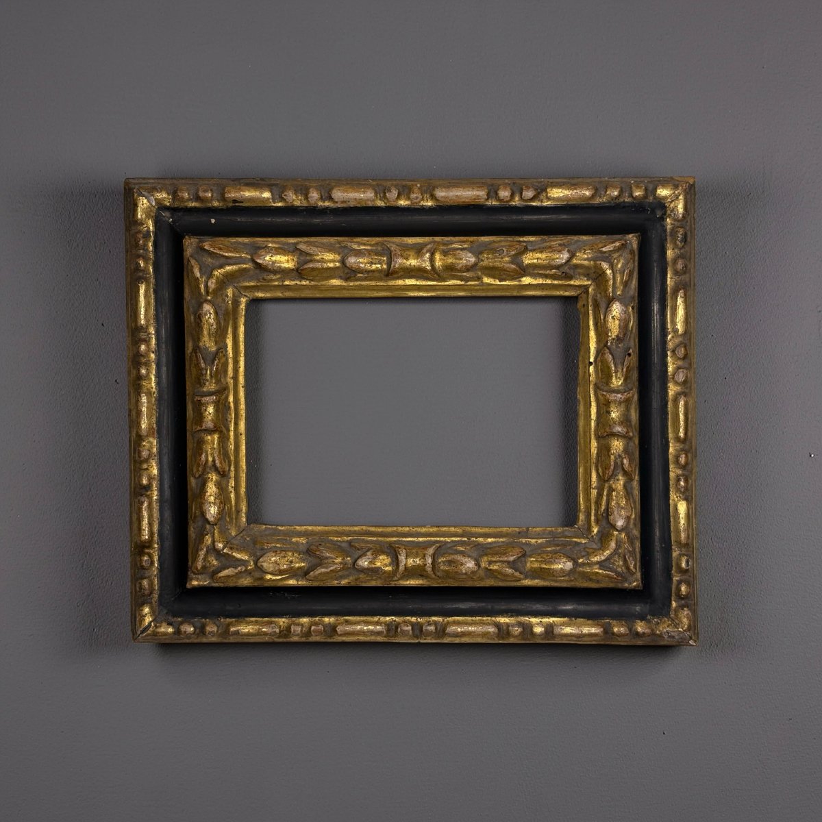 18th-century Emilia Carved And Gilded Wooden Collectible Frame