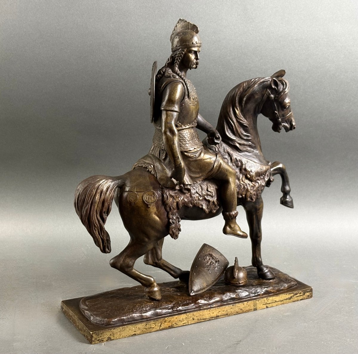 19th French School Bronze Sculpture Of King Clovis On Horseback-photo-2