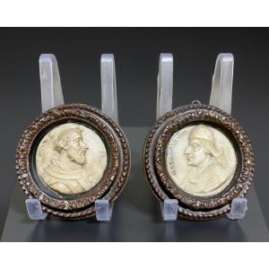 Late 17th-early 18th Pair Of Marble Medallions Popes Portraits
