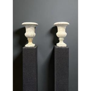 17th Pair Of Medici Vases In Carrara Marble