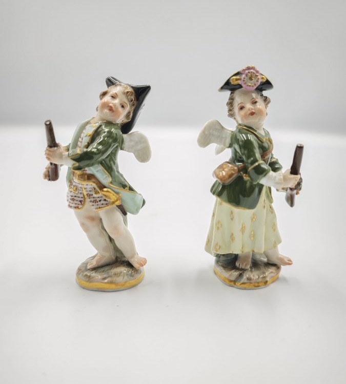 Gallant Pair Of Putti Dressed As Hunters, Meissen Manufactory, 19th Century.