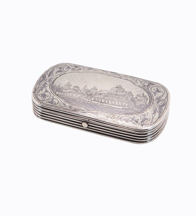 Tabatière en argent niellé avec vue de ville, Russie, 1873