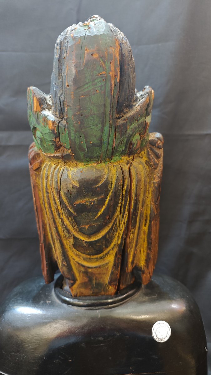 Sculpture en bois sculpté et laqué représentant un buste de Bouddha, Chine, dynastie Qing-photo-3