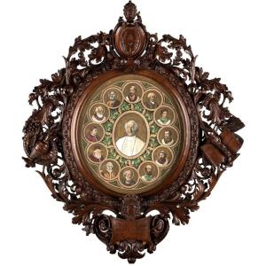 Cadre en bois sculpté avec gravure aquarellée représentant le pape Léon XIII, début du XXe sièc