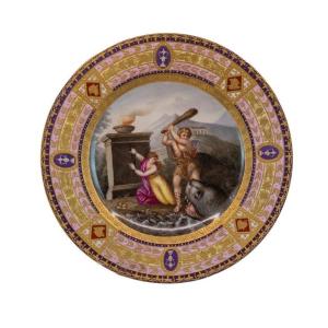 Assiette en porcelaine de Vienne représentant Hercule et Hésione, XIXe siècle