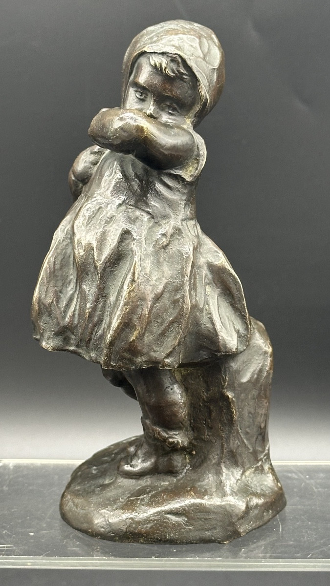 Sculpture en bronze « Fille timide » – Début du XXe siècle.