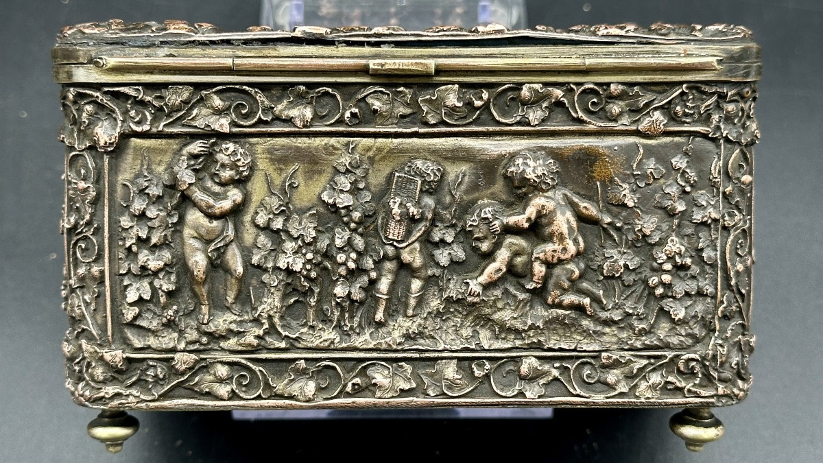 Coffret ancien en cuivre - Scène bucolique avec putti Époque : XIXe siècle-photo-1