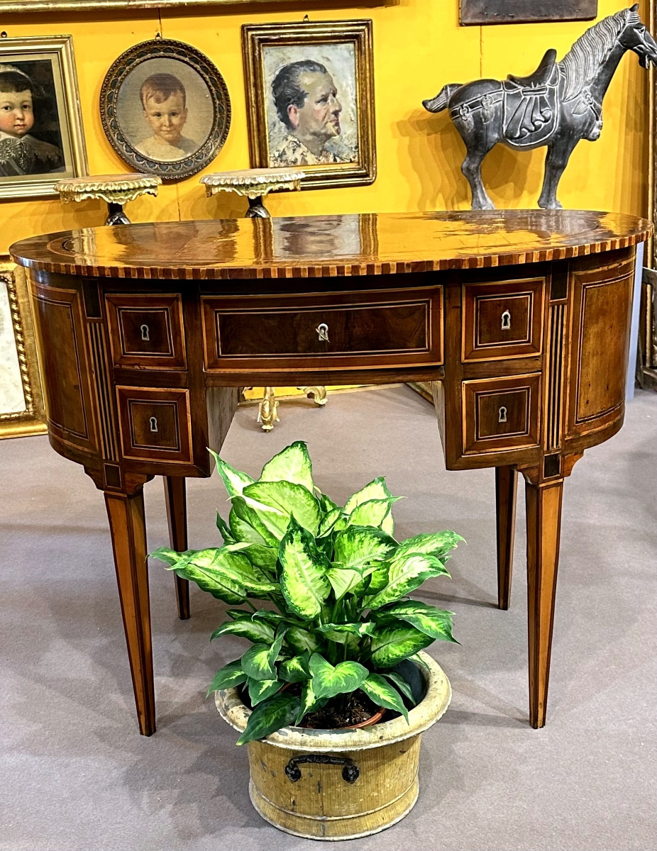 Oval Writing Desk With Walnut And Rosewood Veneer - Italy, Louis XVI Period.