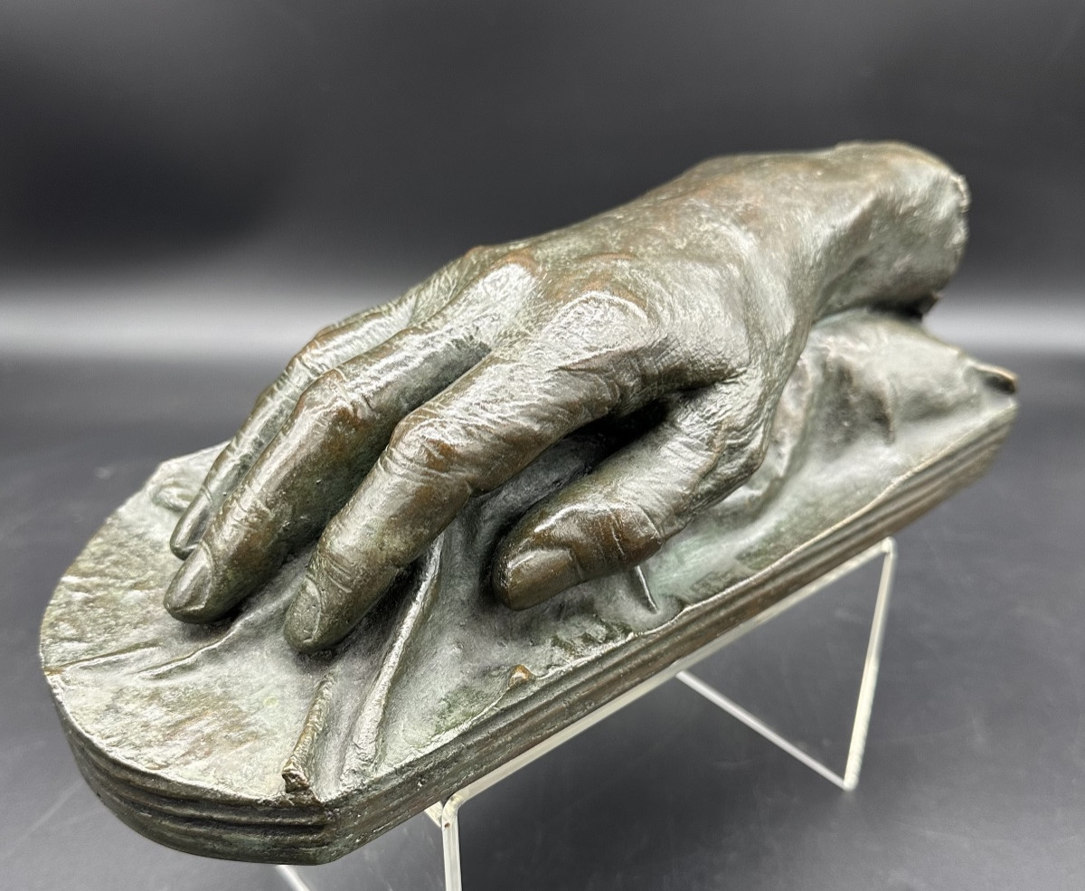 Sculpture Depicting A Hand – Patinated Bronze, Early 1900s