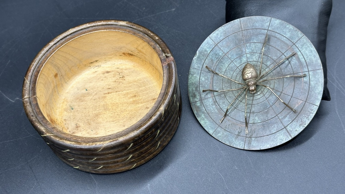 Antique Wooden Box With Lid Decorated With A Spider - Art Deco Period-photo-3