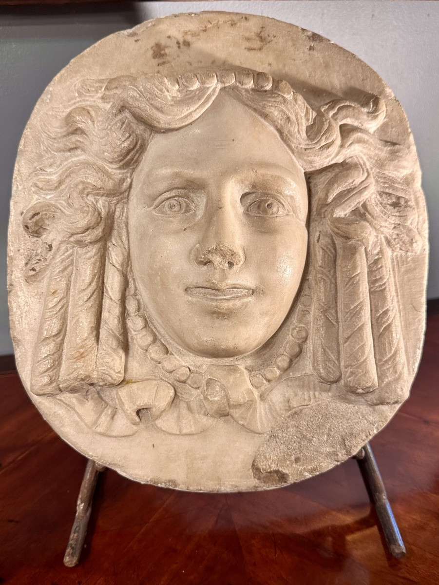 Bas-relief en marbre « Visage féminin » - XVIIe siècle-photo-2