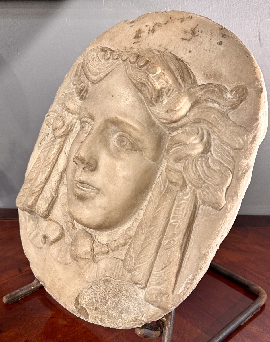 Bas-relief en marbre « Visage féminin » - XVIIe siècle-photo-1