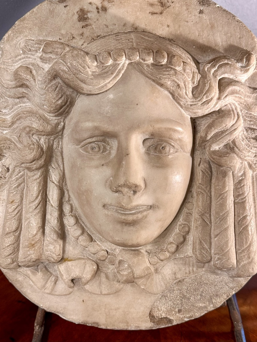 Bas-relief en marbre « Visage féminin » - XVIIe siècle-photo-2