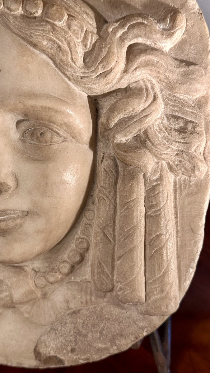 Bas-relief en marbre « Visage féminin » - XVIIe siècle-photo-3